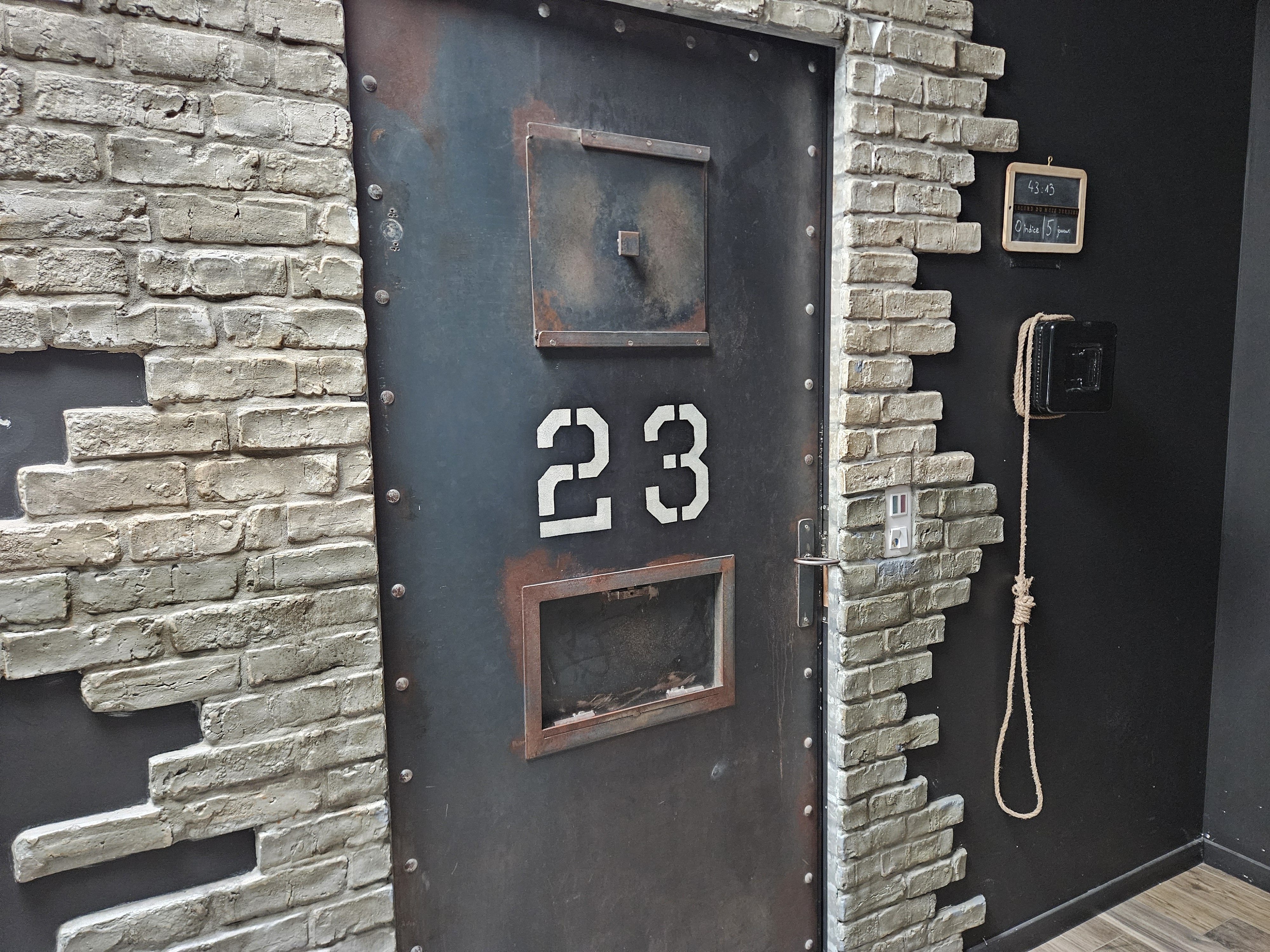 salle escape game cellule 23 enigmatic marne la vallee